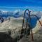 Madonna di Campiglio: Una delle scale della via delle bocchette. Sullo sfondo il